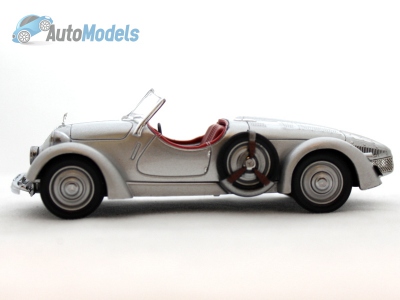 mercedes-150-sport-roadster-1935-silver-with-red-interiors-mus018-ixo-models