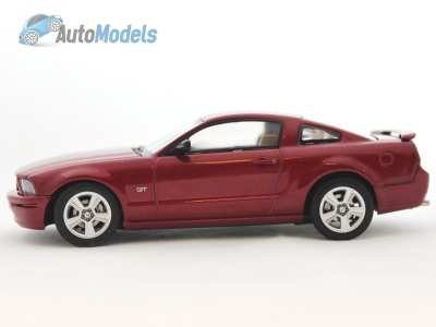 ford-mustang-gt-2005-red-fire-autoart-52762